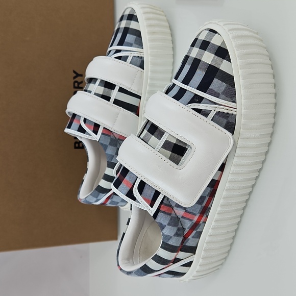Burberry's Unisex Checkerboard Velcro Strap Trainers Sneakers Size 30 - Picture 3 of 12